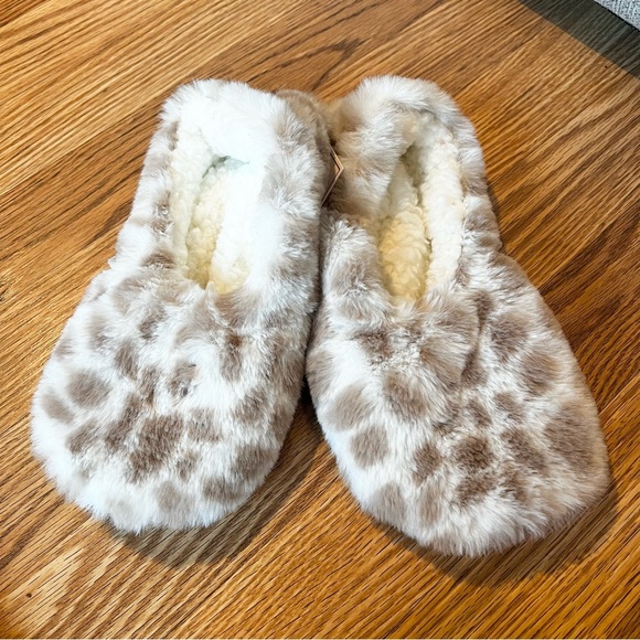 Slipper Socks With Grippers S/M (5-7) White with Taupe Spots NWT - Picture 7 of 9